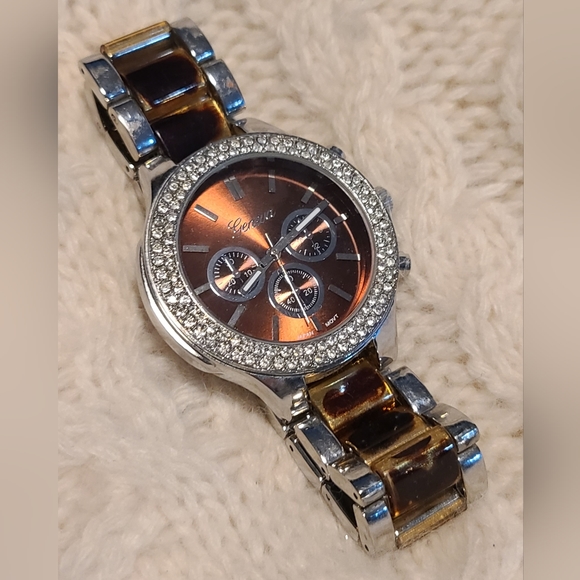 Ladies Fashion Watches - Picture 8 of 15